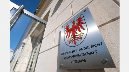 Bild: Soeren Stache/dpa-Zentralbild/dpa
Das Landgericht Potsdam befasst sich mit der Anklage gegen einen Kinderarzt wegen Straftaten gegen die sexuelle Selbstbestimmung. Es geht um 130 Fälle und mehr als 70 Betroffene. (Symbolbild)