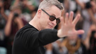 Bild: Scott A Garfitt/Invision/AP/dpa
Regisseur Nicolas Winding Refn stellt in Cannes seinen Film „Her Private Hell“ vor.