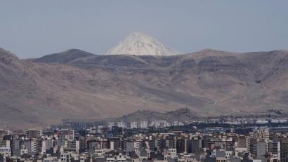 Bild: Vahid Salemi/AP/dpa
In der iranischen Hauptstadt Teheran startet der Handel an der Börse wieder. (Symbolbild)