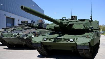 Bild: Sven Hoppe/dpa
Der deutsche Staat beteiligt sich am Panzerbauer KNDS. (Archivbild)