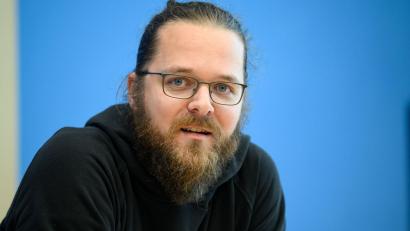 Bild: Bernd von Jutrczenka/dpa
Wurde nach eigenen Angaben ausgeladen: Arne Semsrott (Archivbild).