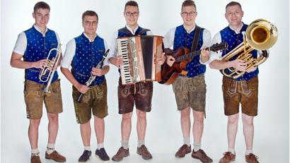 Archivbild: Siegfried Niebler
Oberkrainer-Musik bieten "Power Hoch 5" am 30. Juli in Neustadt/WN.