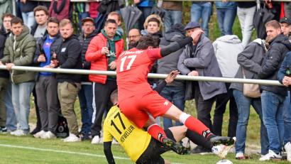 Archivbild: Gebert
In der Relegation zur Bezirksliga treffen am Donnerstag der TSV Waldershof und der FC Tirschenreuth aufeinander. In der vergangenen Saison fiel am letzten Spieltag der Kreisliga-Saison im direkten Aufeinandertreffen die Meisterschaftsentscheidung zugunsten der Waldershofer (Szene).