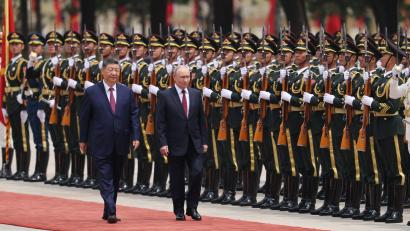 Bild: Maxim Shemetov/Pool Reuters/AP/dpa
Kurz nach US-Präsident Donald Trump wird auch Kremlchef Wladimir Putin in Peking empfangen.