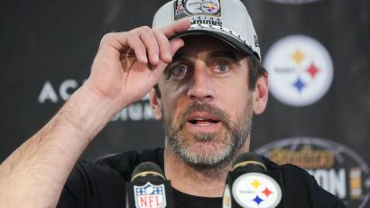 Bild: Gene J. Puskar/AP/dpa
Nimmt bald seinen Hut: Steelers-Quarterback Aaron Rodgers. (Archivbild)