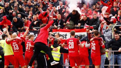 Bild: Lucca Fundel/dpa
Essener Jubel nach dem Siegtreffer in der Nachspielzeit in Ulm am vergangenen Samstag. (Archivbild)