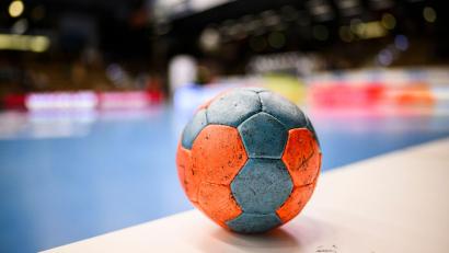 Bild: Tom Weller/dpa
Lasse Ohl vom Handball-Zweitligisten TV Hüttenberg fällt nach einem schweren Autounfall aus. (Archivbild)