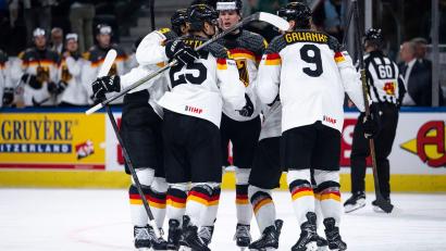Bild: Andreas Becker/KEYSTONE/dpa
Das deutsche Eishockey-Team trat gegen die USA verbessert auf.