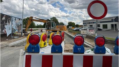 Bild: Heike Unger
Noch ist ein Teil der Werner-von-Siemens-Straße/Ohmstraße in Amberg gesperrt - doch die Straßen- und Kanalbauarbeiten hier neigen sich dem Ende zu.
