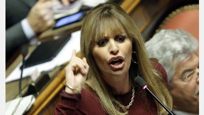 Bild: picture alliance / dpa
Die Ex-Abgeordnete und Mussolini-Enkelin Alessandra Mussolini gewinnt die Promi-Ausgabe von „Big Brother“. (Archivbild)