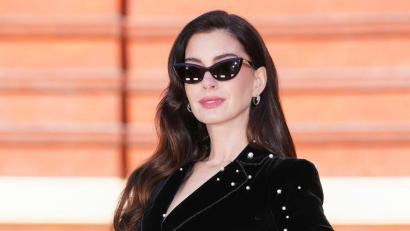 Bild: Scott A Garfitt/Invision/AP/dpa
Anne Hathaway ist dieses Jahr gleich mehrmals im Kino zu sehen. Neben „Mother Mary“ läuft derzeit „Der Teufel trägt Prada 2“. (Archivbild)