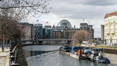 Bild: Jens Kalaene/dpa-Zentralbild/dpa
Der Bundestag verzichtet auf ein millionenschweres Bauprojekt in Reichstagsnähe
