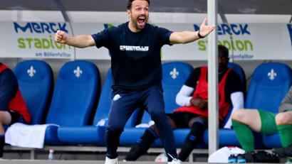 Bild: Florian Wiegand/dpa
Immer am Anschlag: Paderborn-Trainer Ralf Kettemann (Archivbild).