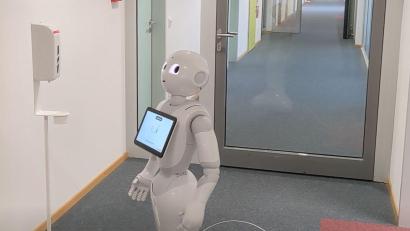 Bild: Steffen Hamm/OTH
Ein Roboter an der OTH Amberg-Weiden. Die Hochschule dürfte eine Rolle dabei spielen, dass Weiden bei Unternehmensgründungen zuletzt gut da stand.