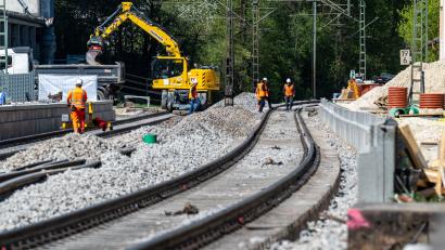 Bild: Armin Weigel/dpa
Bauarbeiten bei der Bahn: Der Bundestag hat drei Projekten in Bayern, Sachsen und Schleswig-Holstein zugestimmt