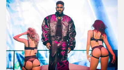 Bild: Moritz Frankenberg/dpa
Nach Angaben des Bierkönigs am Ballermann auf Mallorca wird der US-Popstar Jason Derulo dort am 24. Juni auftreten. (Archivbild)