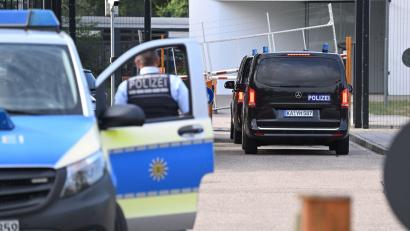 Bild: Bernd Weißbrod/dpa
Im Juli war der Beschuldigte in Karlsruhe dem Ermittlungsrichter des Bundesgerichtshofs vorgeführt worden. (Archivbild)