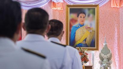 Bild: Peerapon Boonyakiat/SOPA Images via ZUMA Press Wire/dpa
Prinzessin Bha liegt seit dreieinhalb Jahren im Koma. In Thailand ist sie sehr beliebt. (Archivbild)