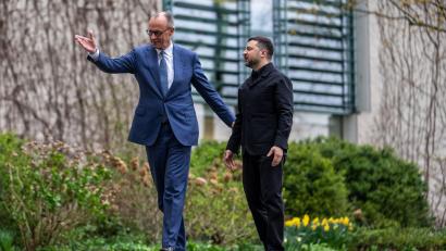 Bild: Michael Kappeler/dpa
Kanzler Friedrich Merz schlägt einen neuen Weg für die Ukraine vor. (Archivbild)