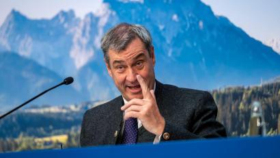 Bild: Peter Kneffel/dpa
Markus Söder will einen Plan für herausfordernde Zeiten präsentieren. (Archivbild)