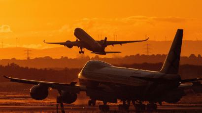 Bild: Boris Roessler/dpa
Der Bundestag hat der Senkung der Flugticketsteuer zugestimmt (Archivbild)