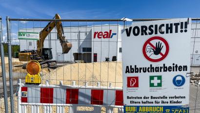 Bild: Stephan Huber
Der Abbriss des ehemaligen Real-Gebäudes an der Fuggerstraße steht unmittelbar bevor.