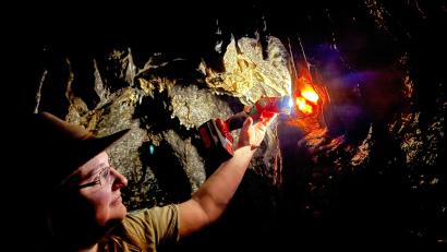 Bild: Petra Hartl
Rangerin Sabrina Oeh kennt die Osterhöhle wie ihre Westentasche – und beschert Besuchern magische Momente.