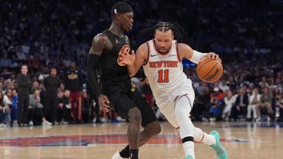 Bild: Seth Wenig/AP/dpa
Dennis Schröder (links) von den Cleveland Cavaliers erzielte in Spiel zwei gegen die New York Knicks von der Bank aus vier Punkte.