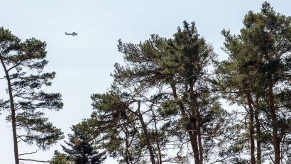 Symbolbild: Pia Bayer/dpa
Fast in der gesamten Oberpfalz sind an Pfingsten wegen hoher Waldbrandgefahr Beobachtungsflieger unterwegs.