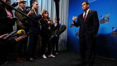 Bild: Julia Demaree Nikhinson/Pool AP/AP/dpa
Hat bei seinen Nato-Verbündeten um Unterstützung für einen „Plan B“ zur Öffnung der Straße von Hormus geworben - US-Außenminister Marco Rubio.