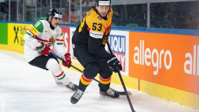 Bild: Claudio Thoma/KEYSTONE/dpa
Für NHL-Star Moritz Seider und die Eishockey-Nationalmannschaft gibt es bei der WM in der Schweiz erstmals drei Punkte.