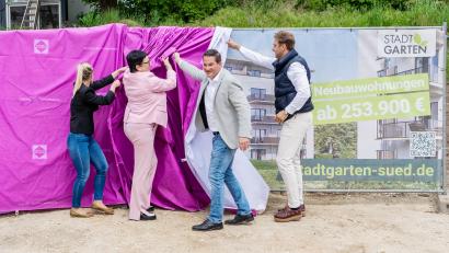 Bild: FUCHS &amp; Söhne Service GmbH
Stadtgarten Süd: Enthüllung des Bauzaunbanners.