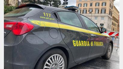 Bild: Sabine Dobel/dpa
Betroffen sind laut Finanzpolizei unter anderem illegale Zugänge zu kostenpflichtigen Angeboten von mehreren bekannten Streaminganbietern. (Symbolbild)