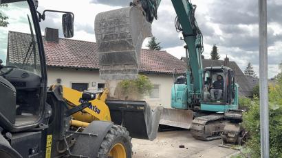 Bild: ge
Straßen werden aufgebrochen, Kanäle erneuert - in der Czeikestraße und am Hangweg geht es derzeit rund.