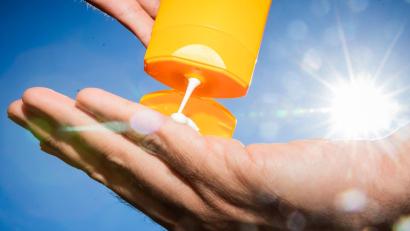 Bild: Christoph Soeder/dpa
An Pfingsten wird es sommerlich warm.