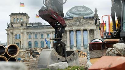 Bild: Joerg Carstensen/dpa
Die große Mehrheit glaubt nicht, dass die Bundesregierung es schafft, wie geplant bis zum Sommer Reformen bei Steuern, Arbeitsmarkt und Rente vorzulegen. (Symbolbild)