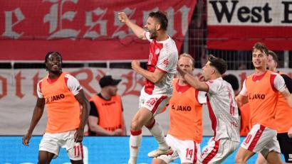 Bild: Federico Gambarini/dpa
Bejubelt sein Tor: Torben Müsel.