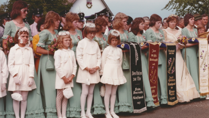 Bild: Archiv FFW Kleinschwand
Festdamen und Festmädchen beim 100-jährigen Gründungsjubiläum 1975.