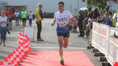 Bild: Hirsch
Sieger Laurin Mückshoff erzielte auf der 5,4 Kilometer langen Strecke eine Spitzenzeit von 17:32 Minuten.
