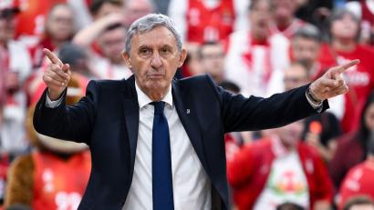 Bild: Sven Hoppe/dpa
Sieg Nummer drei gegen Trier: Bayern-Coach Svetislav Pesic. (Archivbild)