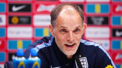 Bild: Bradley Collyer/PA Wire/dpa
Die englische Nationalmannschaft von Trainer Thomas Tuchel präsentierte die WM-Nominierung mit Unterstützung der Beatles.