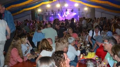 Bild: jr
Tolle Stimmung in Lorenzreuth beim 50. Brückenfest.