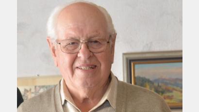 Archivbild: dob
Hellmuth Reinl, ein stiller Mittelpunkt des Dorflebens, ist nach kurzer Krankheit verstorben. Mit seinem Tod im Alter von 87 Jahren verliert Altenstadt einen Menschen, der über Jahrzehnte hinweg das Gesicht und die Seele des Ortes mitgeprägt hat.