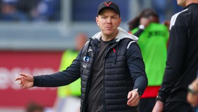 Bild: Christoph Reichwein/dpa
Triumph mit strapazierten Nerven: Viktoria-Trainer Wilhelm Marian (Archivbild)