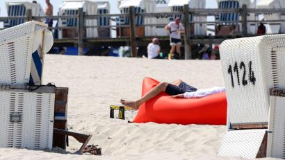 Bild: Bodo Marks/dpa
Schon Ende Mai fühlt es sich an wie im Hochsommer.