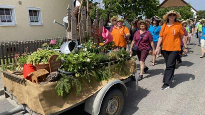 Bild: aub
Der Gartenbauverein Neusath gratulierte den Diendorfer Freunden mit einem bunten Gruß.