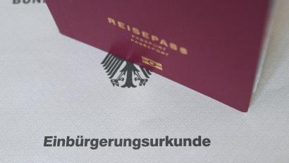 Bild: Marijan Murat/dpa
Die Zahl der Einbürgerungen ist zuletzt gestiegen. (Symbolbild)