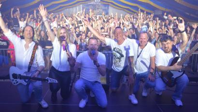 Bild: jr
Ein Festzelt außer Rand und Band, so am Samstagabend mit "Highline".