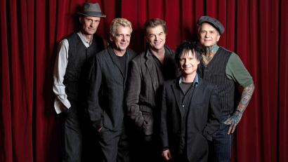 Bild: Donata Wender/ARD/SWR /dpa
Die Toten Hosen: Breiti, Andi, Campino, Vom und Kuddel stehen zusammen für ein Pressefoto. Der Dokumentarfilm „Die Toten Hosen - Das letzte Album“ wurde am späten Abend des 23. Mai in der ARD/im Ersten ausgestrahlt. (Handoutbild)