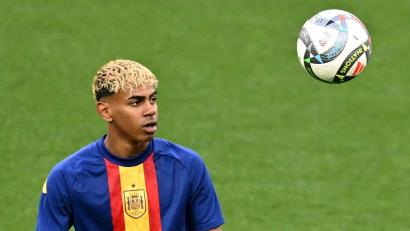 Bild: Sven Hoppe/dpa
Lamine Yamal ist einer der Stars in der spanischen Mannschaft. (Archivbild)